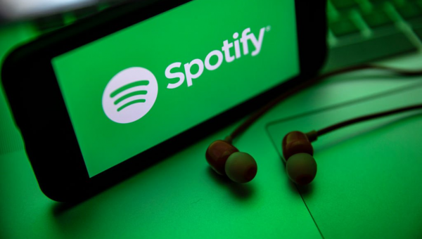 DML Morning Briefing Mon. Feb. 7: Spotify CEO speaks out, MORE Dems pose maskless, Pelosi’s jet bill, and…