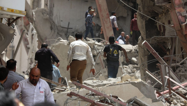 Building collapse kills 4, injures dozens in Iran