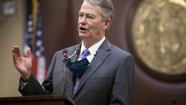 Idaho governor signs abortion ban modeled on Texas law - The Boston Globe
