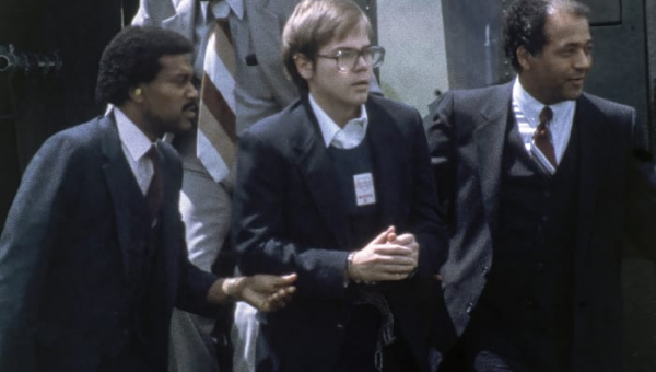 Hinckley, who shot Reagan, says thanks after winning freedom