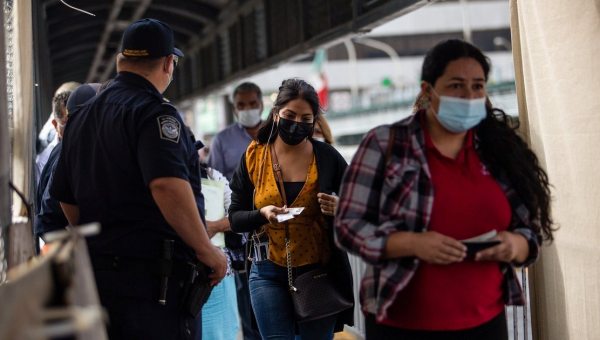 Judge blocks Biden administration from lifting public health order us…