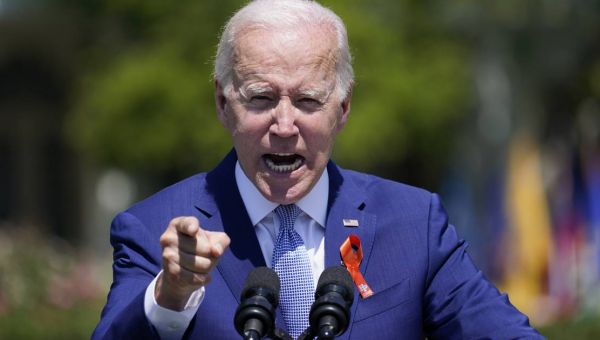 Manuel Oliver shouts objection as Biden ‘celebrates’ new gun violence law