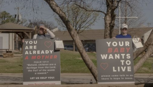 Oklahoma governor signs bill that makes it a felony to perform an abortion – The Boston Globe