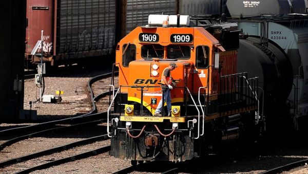 Talks continue to avert rail strike that could cripple supply chain