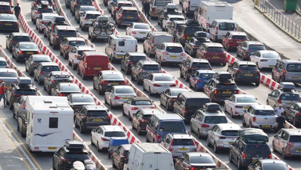 Drivers stuck in nightmare Dover jams turn roadsides ‘into public urinal’