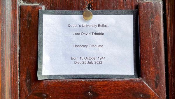QUB colleagues post tribute to Lord Trimble on door of lecture hall