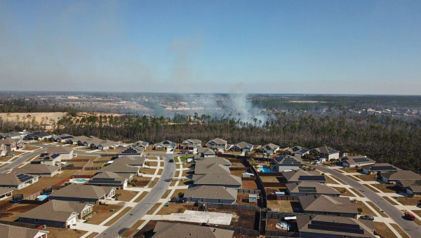 1,100 Homes Evacuated as Firefighters Battle Florida Fires