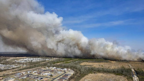 600 homes evacuated as wildfire rages in Florida Panhandle