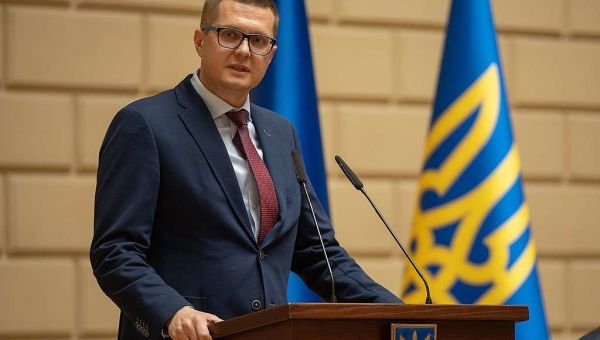 In major shake-up, top Ukrainian officials suspended pending investigations of treason