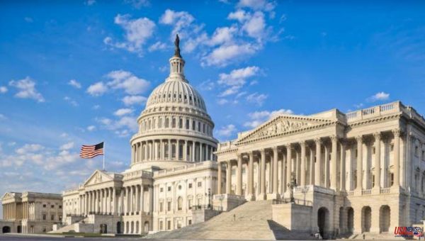 A man commits suicide after crashing his car into the fence of the Capitol in Washington