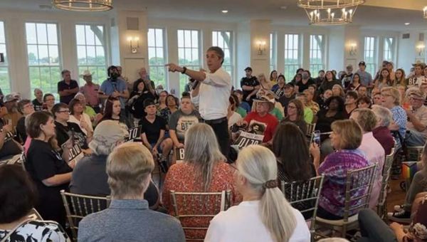 Beto O’Rourke blasts heckler during speech on Uvalde shooting in Mineral Wells