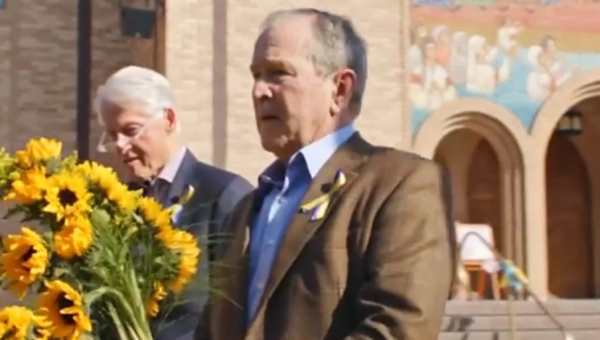 Former presidents George W. Bush and Bill Clinton visit Ukrainian church to ‘show solidarity’