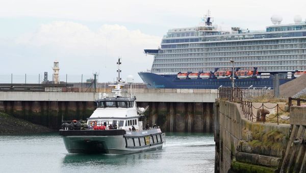 Babies brought ashore as Channel crossings resume