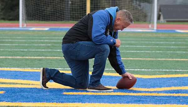 Supreme Court rules in favor of high school football coach fired for praying on field