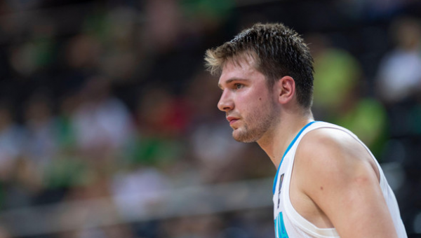 Doncic helps Mavs down Warriors to keep series alive