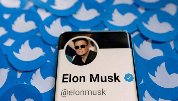 Explainer-Can Elon Musk renegotiate a lower price for his Twitter deal?