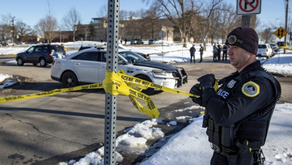 1 teen dead, 2 wounded in shooting outside Iowa high school