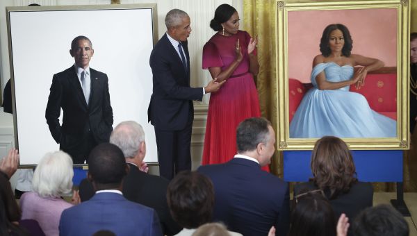 Official portraits of Barack and Michelle Obama unveiled at White House