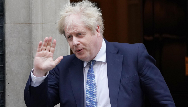 Met police to ‘review’ decision over No.10 Christmas quiz after new photo emerges