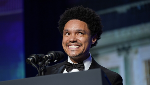 Trevor Noah roasts pretty much everyone at White House Correspondents' Dinner