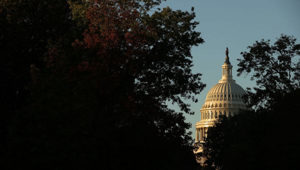 A bipartisan group of senators announces a deal for school safety and gun measures – 89.3 WFPL News Louisville