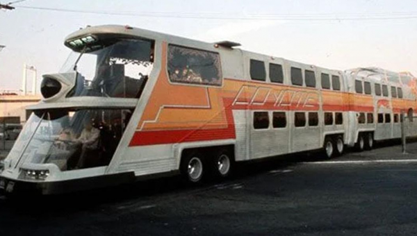 Greg Abbott Will Bus Asylum Seekers To DC, Dump Them For Laughs