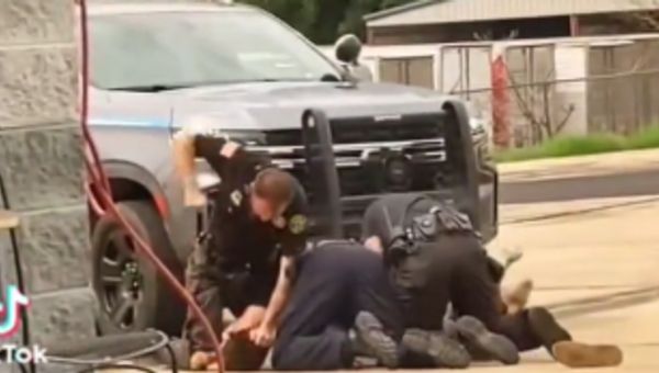 3 Arkansas officers suspended after graphic video catches them brutally pummeling man