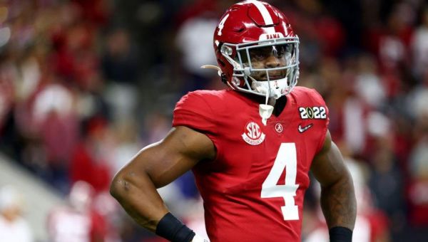 Washington Commanders RB Brian Robinson Jr. shot twice in attempted carjacking, DC mayor condemns gun violence