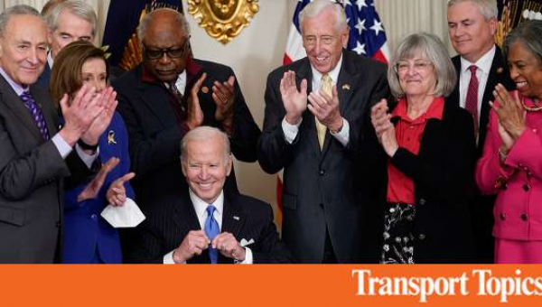 Biden Signs Postal Bill That Preserves 6-Day-a-Week Delivery